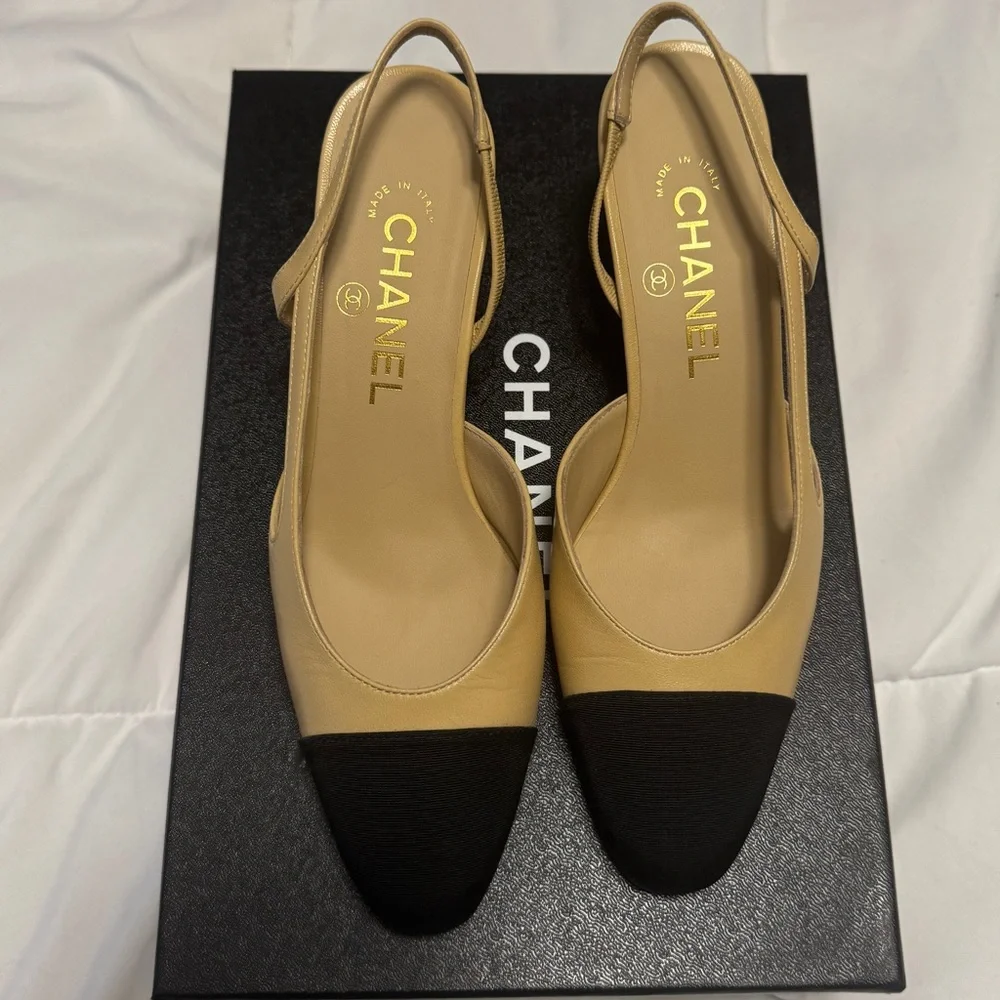 CHANEL Two-Tone Beige and Black Slingback Heels